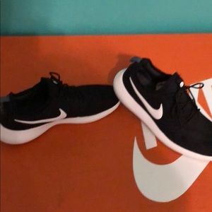 Nike roshe 2 size 12 excellent shape looks new.